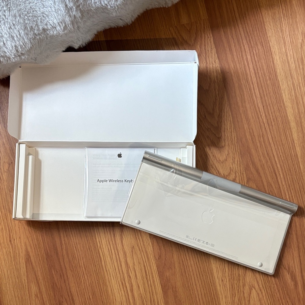 Apple Wireless Keyboard - Picture 3 of 4